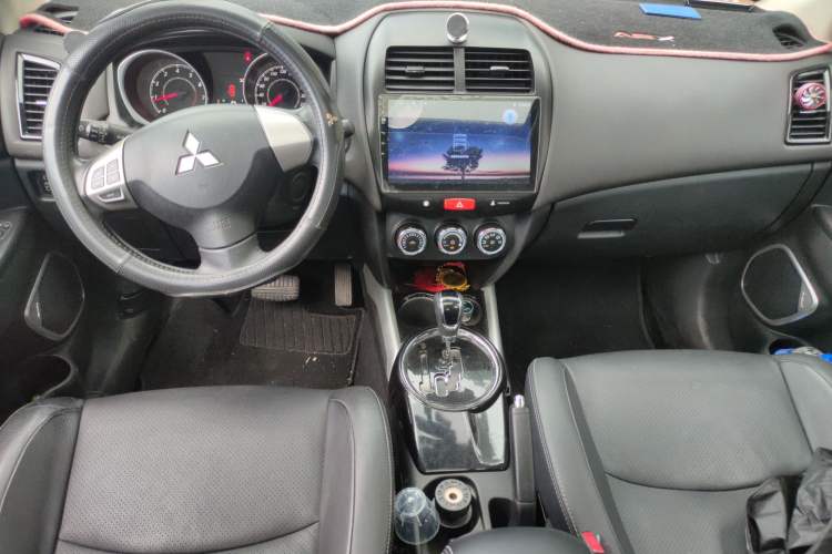 Used Mitsubishi ASX 2018 2.0L CVT Two-Wheel Drive Deluxe Edition Center Console