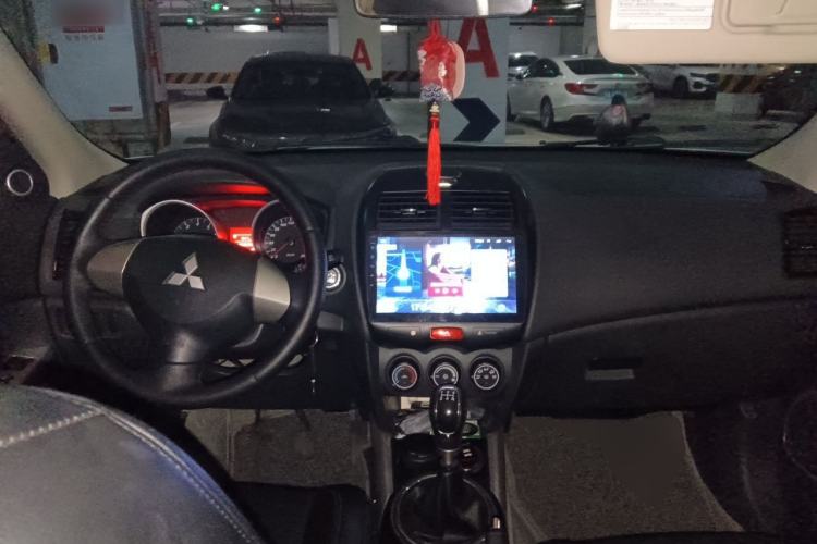 Used Mitsubishi ASX 2018 1.6L Manual Two-Wheel Drive Dynamic Edition Center Console