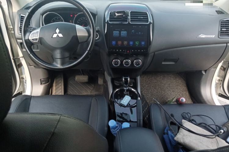 Used Mitsubishi ASX 2018 2.0L CVT Two-Wheel Drive Deluxe Edition Center Console