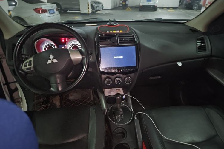 Used Mitsubishi ASX 2018 2.0L CVT Two-Wheel Drive Deluxe Edition Center Console