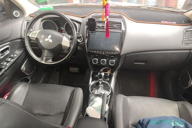 Used Mitsubishi ASX 2018 2.0L CVT Two-Wheel Drive Deluxe Edition Center Console