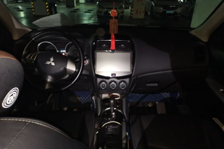 Used Mitsubishi ASX 2018 2.0L CVT Two-Wheel Drive Deluxe Edition Center Console