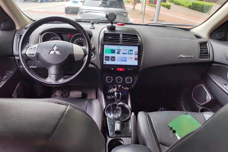 Used Mitsubishi ASX 2018 2.0L CVT Two-Wheel Drive Deluxe Edition Center Console