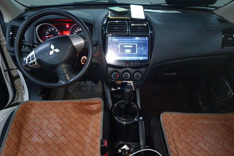 Used Mitsubishi ASX 2018 1.6L Manual Two-Wheel Drive Fashion Edition Center Console