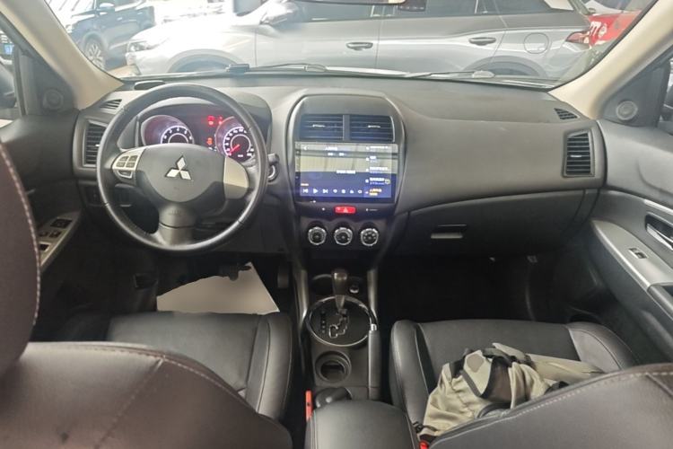 Used Mitsubishi ASX 2018 2.0L CVT Two-Wheel Drive Deluxe Edition Center Console