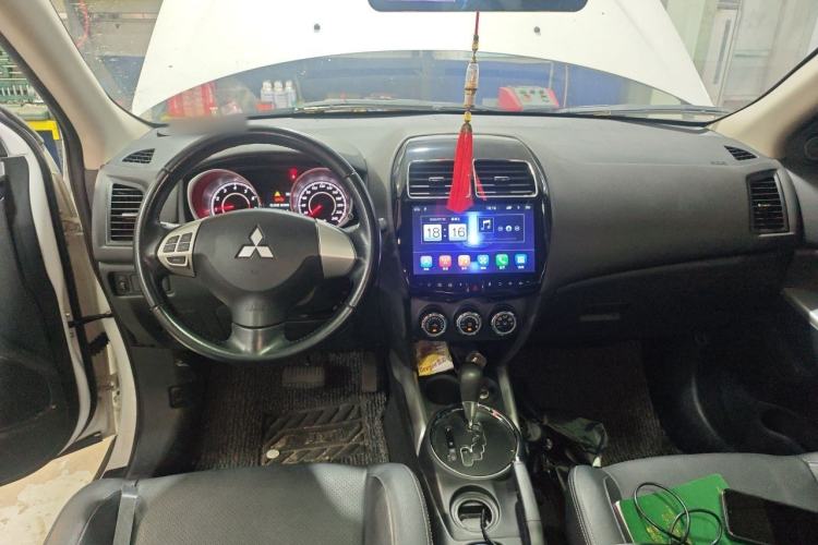 Used Mitsubishi ASX 2018 2.0L CVT Two-Wheel Drive Deluxe Edition Center Console