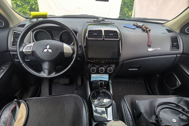 Used Mitsubishi ASX 2018 2.0L CVT Two-Wheel Drive Deluxe Edition Center Console
