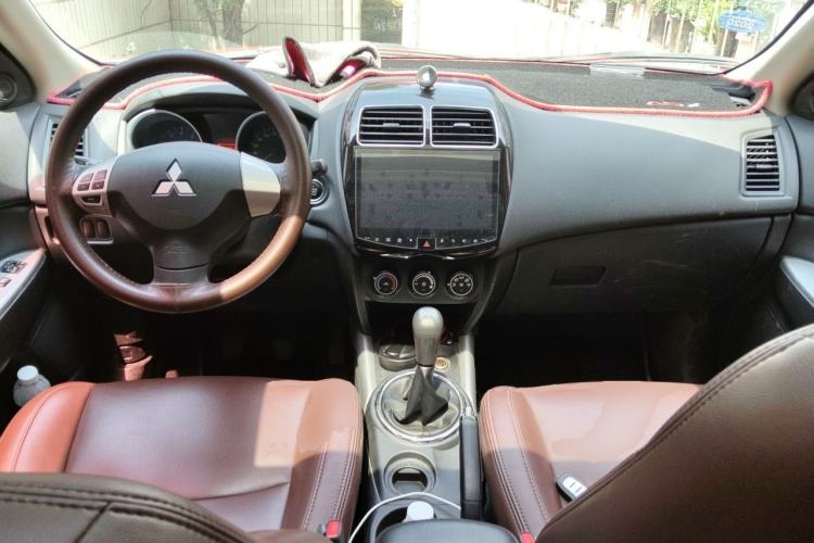 Used Mitsubishi ASX 2018 1.6L Manual Two-Wheel Drive Fashion Edition Center Console