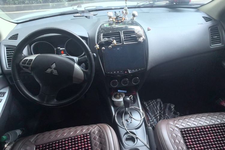Used Mitsubishi ASX 2018 2.0L CVT Two-Wheel Drive Deluxe Edition Center Console