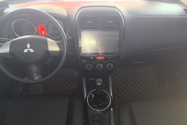 Used Mitsubishi ASX 2018 1.6L Manual Two-Wheel Drive Dynamic Edition Center Console