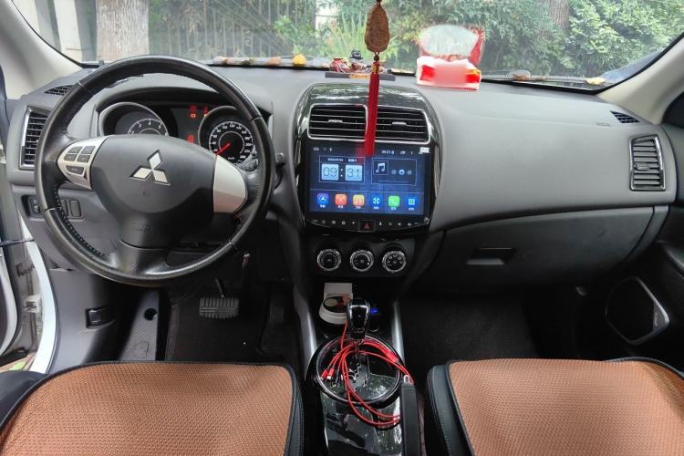 Used Mitsubishi ASX 2018 2.0L CVT Two-Wheel Drive Deluxe Edition Center Console