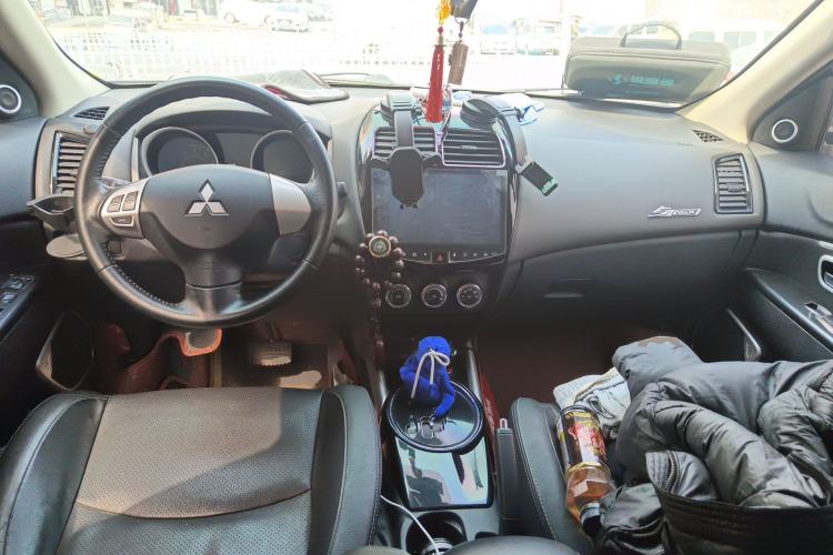 Used Mitsubishi ASX 2018 2.0L CVT Two-Wheel Drive Deluxe Edition Center Console