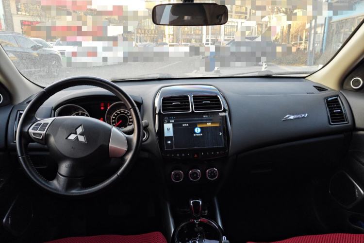 Used Mitsubishi ASX 2018 2.0L CVT Two-Wheel Drive Deluxe Edition Center Console