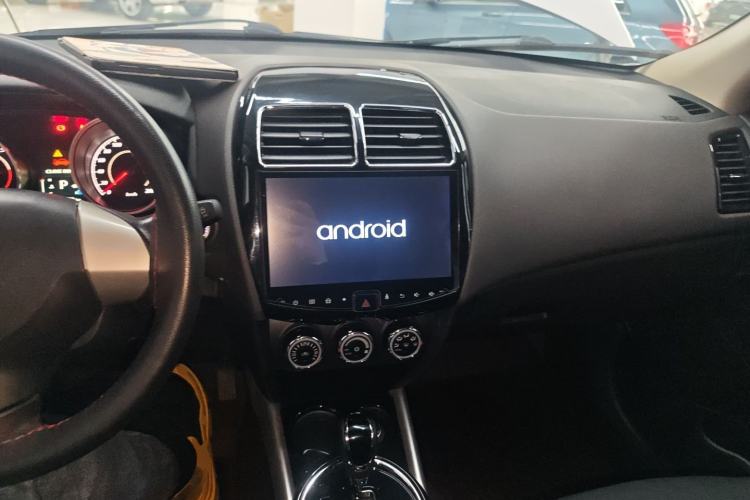 Used Mitsubishi ASX 2018 2.0L CVT Two-Wheel Drive Deluxe Edition Center Console
