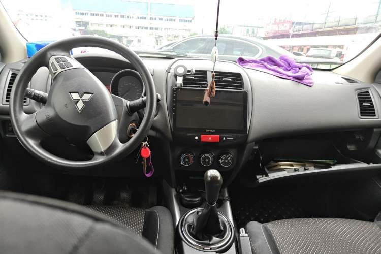 Used Mitsubishi ASX 2018 1.6L Manual Two-Wheel Drive Fashion Edition Center Console