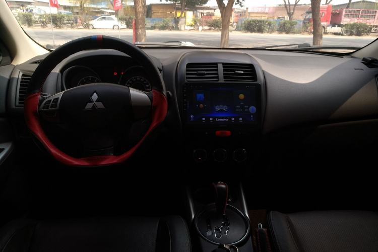 Used Mitsubishi ASX 2018 2.0L CVT Two-Wheel Drive Deluxe Edition Center Console