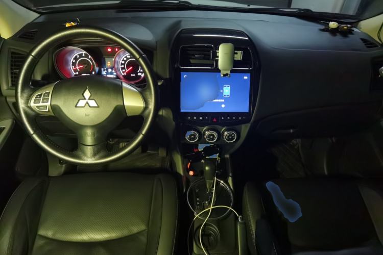 Used Mitsubishi ASX 2018 2.0L CVT Two-Wheel Drive Deluxe Edition Center Console