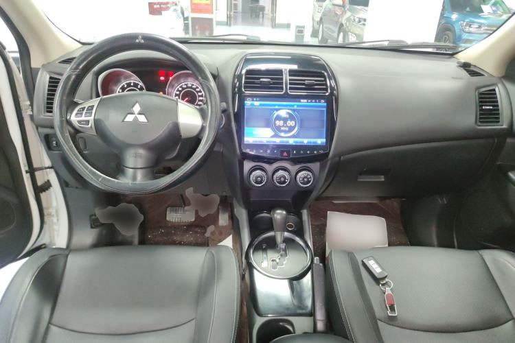 Used Mitsubishi ASX 2018 2.0L CVT Two-Wheel Drive Deluxe Edition Center Console