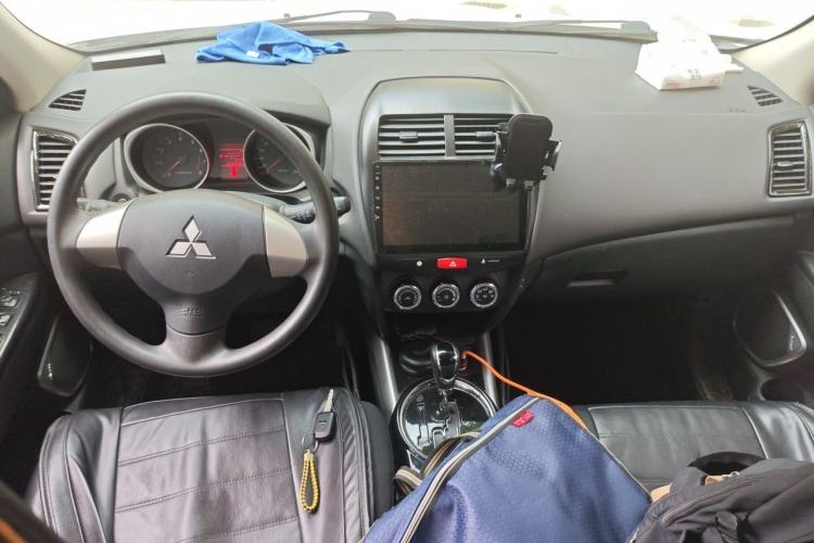 Used Mitsubishi ASX 2018 2.0L CVT Two-Wheel Drive Elite Edition Center Console