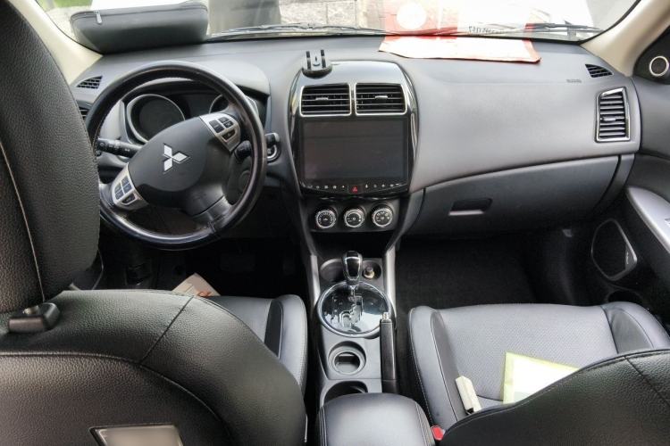 Used Mitsubishi ASX 2018 2.0L CVT Two-Wheel Drive Deluxe Edition Center Console