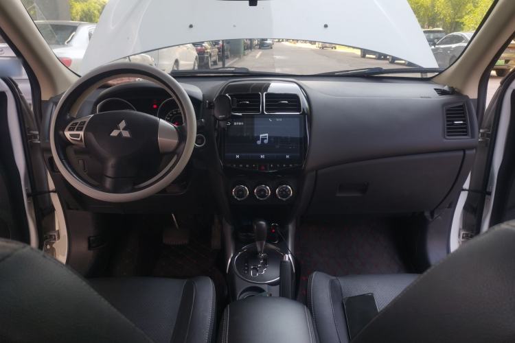 Used Mitsubishi ASX 2018 2.0L CVT Two-Wheel Drive Deluxe Edition Center Console