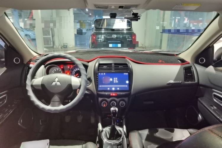 Used Mitsubishi ASX 2018 1.6L Manual Two-Wheel Drive Dynamic Edition Center Console