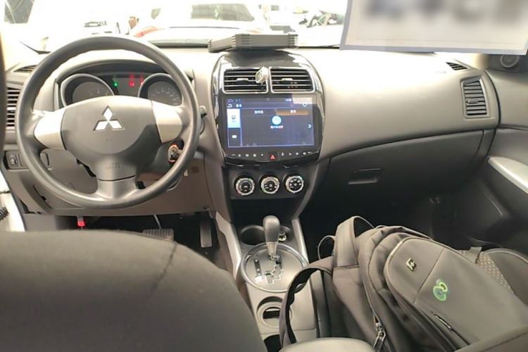Used Mitsubishi ASX 2018 2.0L CVT Two-Wheel Drive Elite Edition Center Console