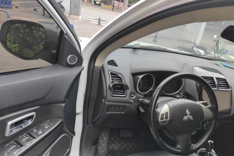 Used Mitsubishi ASX 2018 2.0L CVT Two-Wheel Drive Deluxe Edition Driver Seat