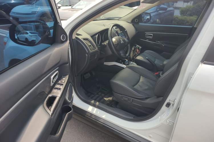 Used Mitsubishi ASX 2018 2.0L CVT Two-Wheel Drive Deluxe Edition Driver Seat