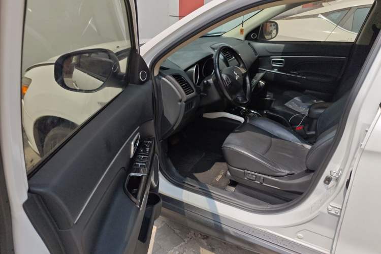 Used Mitsubishi ASX 2018 2.0L CVT Two-Wheel Drive Deluxe Edition Driver Seat