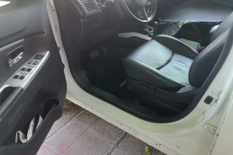 Used Mitsubishi ASX 2018 2.0L CVT Two-Wheel Drive Deluxe Edition Driver Seat