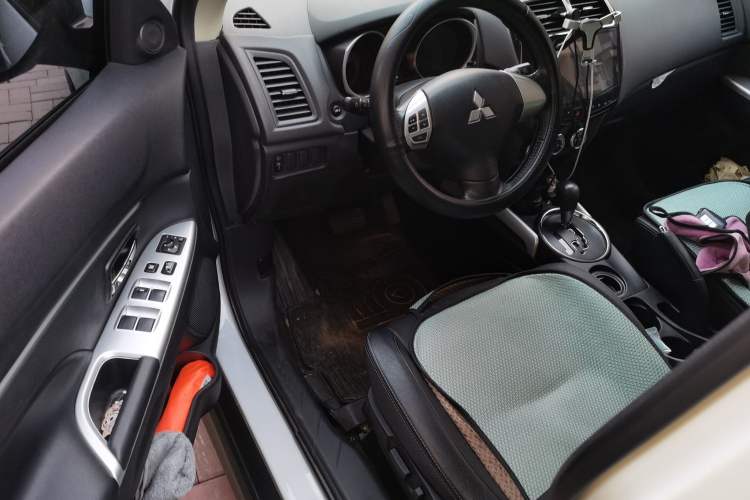 Used Mitsubishi ASX 2018 2.0L CVT Two-Wheel Drive Deluxe Edition Driver Seat