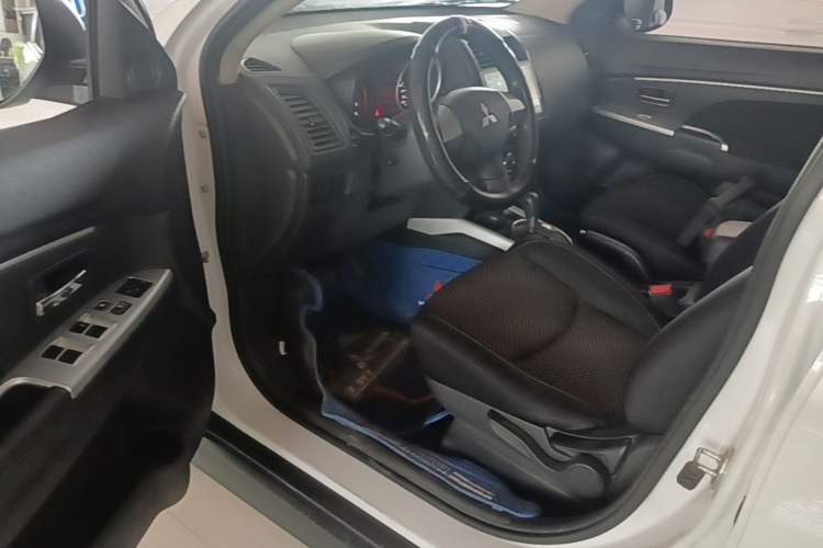 Used Mitsubishi ASX 2018 2.0L CVT Two-Wheel Drive Elite Edition Driver Seat