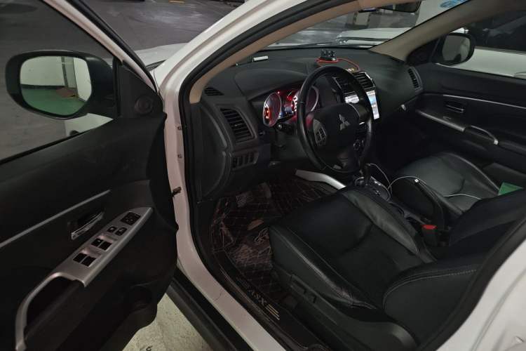 Used Mitsubishi ASX 2018 2.0L CVT Two-Wheel Drive Deluxe Edition Driver Seat