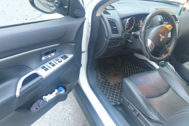 Used Mitsubishi ASX 2018 2.0L CVT Two-Wheel Drive Deluxe Edition Driver Seat