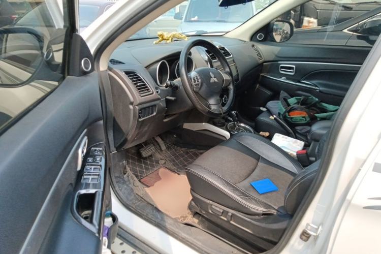 Used Mitsubishi ASX 2018 2.0L CVT Two-Wheel Drive Deluxe Edition Driver Seat