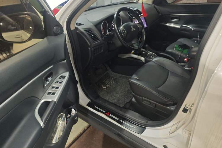 Used Mitsubishi ASX 2018 2.0L CVT Two-Wheel Drive Deluxe Edition Driver Seat