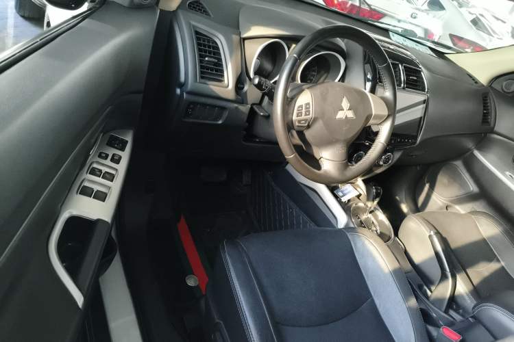 Used Mitsubishi ASX 2018 2.0L CVT Two-Wheel Drive Deluxe Edition Driver Seat