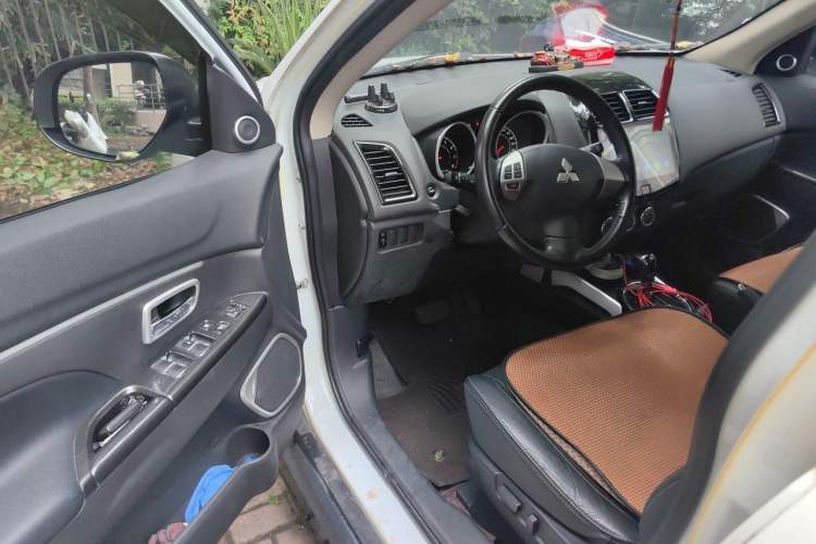 Used Mitsubishi ASX 2018 2.0L CVT Two-Wheel Drive Deluxe Edition Driver Seat
