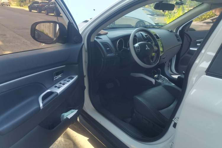 Used Mitsubishi ASX 2018 2.0L CVT Two-Wheel Drive Deluxe Edition Driver Seat