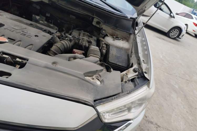 Used Mitsubishi ASX 2018 2.0L CVT Two-Wheel Drive Deluxe Edition Engine Bay Left