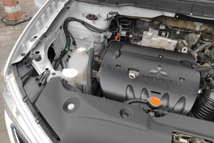 Used Mitsubishi ASX 2018 2.0L CVT Two-Wheel Drive Deluxe Edition Engine Bay Right