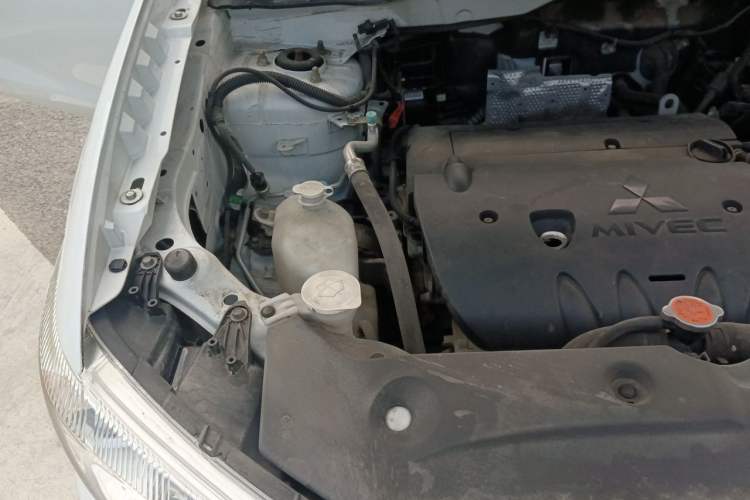 Used Mitsubishi ASX 2018 2.0L CVT Two-Wheel Drive Deluxe Edition Engine Bay Right