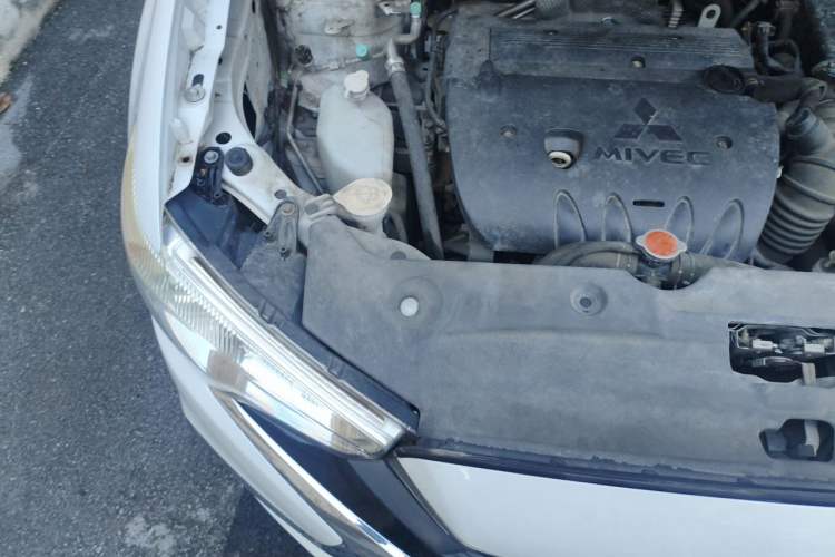 Used Mitsubishi ASX 2018 2.0L CVT Two-Wheel Drive Deluxe Edition Engine Bay Right