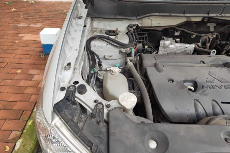 Used Mitsubishi ASX 2018 2.0L CVT Two-Wheel Drive Deluxe Edition Engine Bay Right