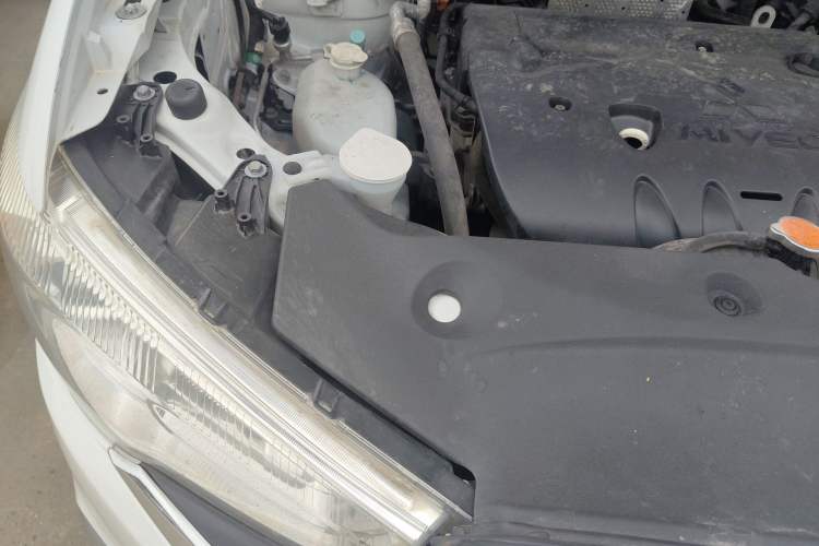 Used Mitsubishi ASX 2018 2.0L CVT Two-Wheel Drive Deluxe Edition Engine Bay Right