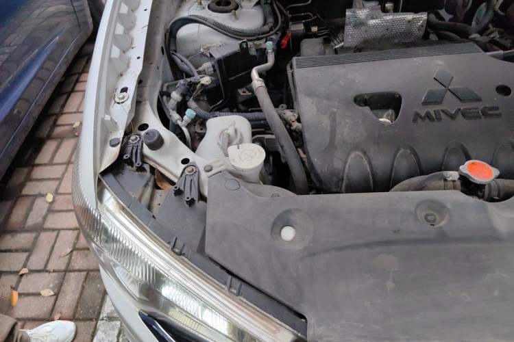 Used Mitsubishi ASX 2018 2.0L CVT Two-Wheel Drive Deluxe Edition Engine Bay Right