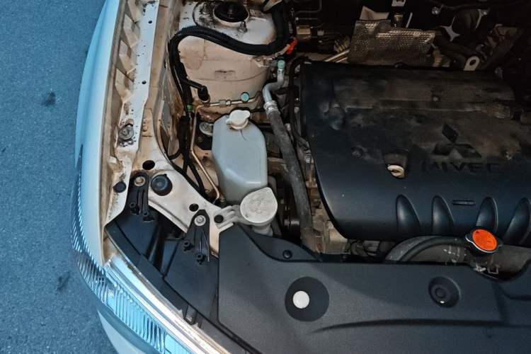 Used Mitsubishi ASX 2018 2.0L CVT Two-Wheel Drive Deluxe Edition Engine Bay Right