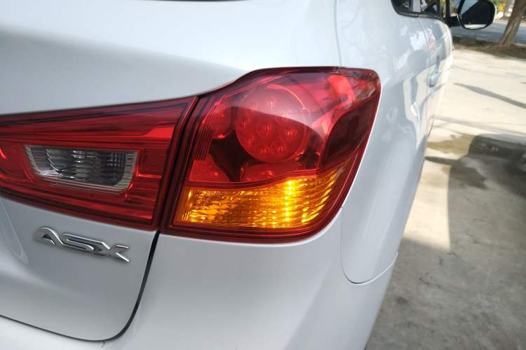 Used Mitsubishi ASX 2018 2.0L CVT Two-Wheel Drive Deluxe Edition Exterior 1