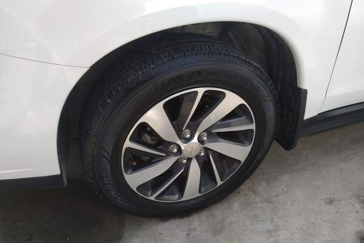 Used Mitsubishi ASX 2018 2.0L CVT Two-Wheel Drive Deluxe Edition Exterior 2